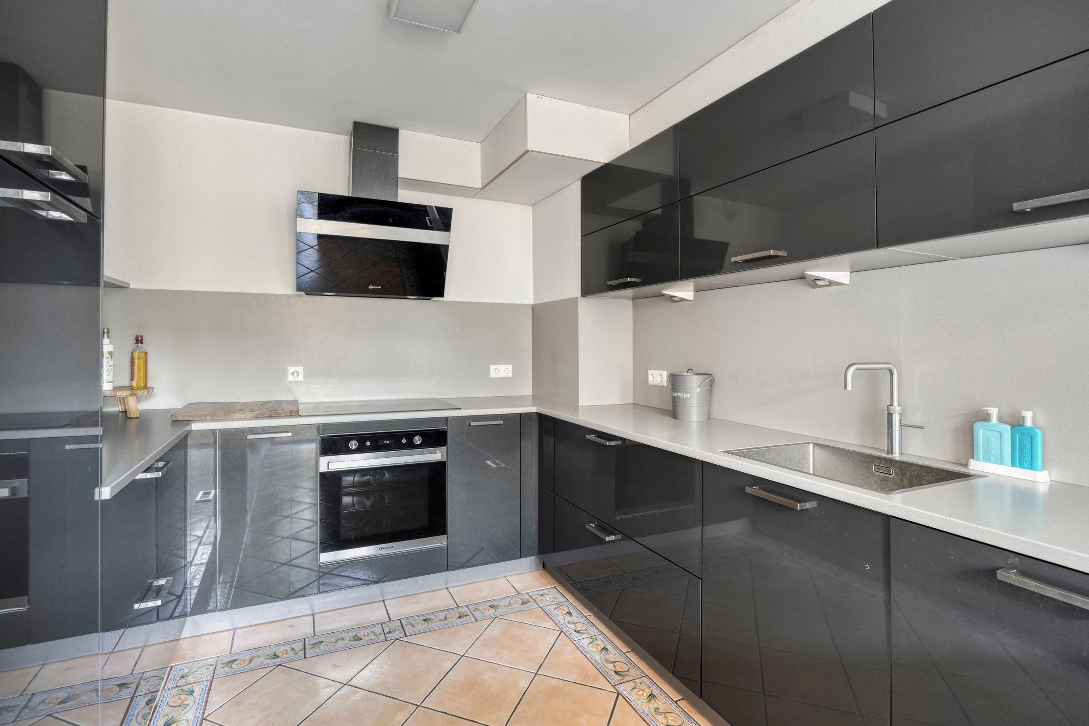 Foto 15 van Valkeniersborch 42