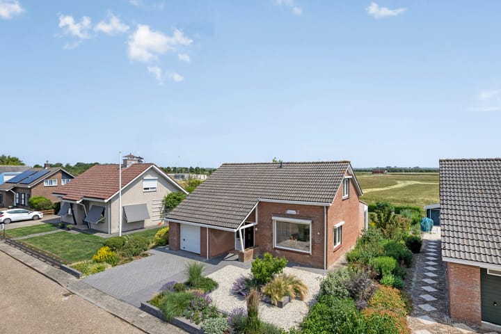 Photo 1 of Bisschopstraat 27