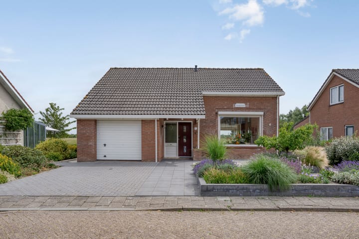 Photo 6 of Bisschopstraat 27