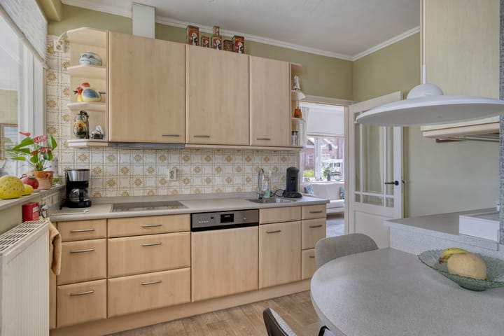 Photo 16 of Bisschopstraat 27