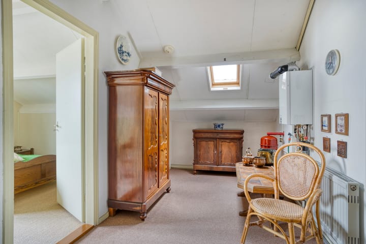 Photo 22 of Bisschopstraat 27