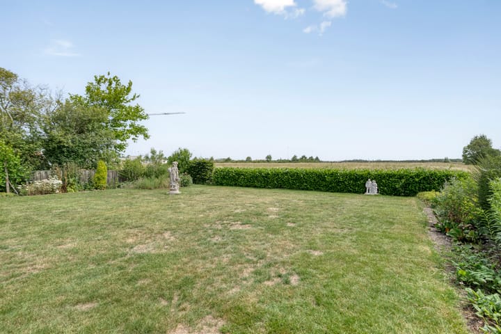 Photo 32 of Bisschopstraat 27