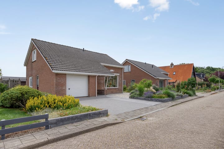 Photo 34 of Bisschopstraat 27