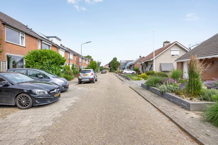 Photo 35 of Bisschopstraat 27