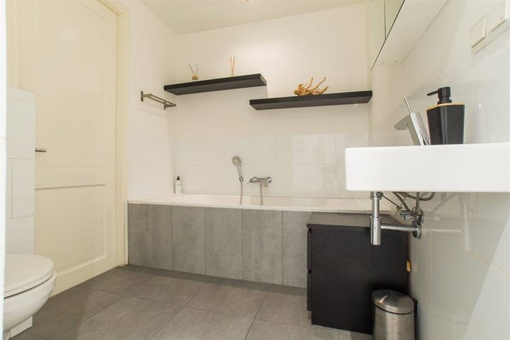 Photo 12 of Marnixstraat 196-1