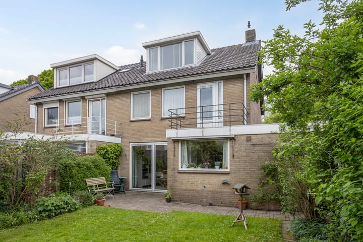 Foto 41 van Burgemeester Van Altenastraat 20