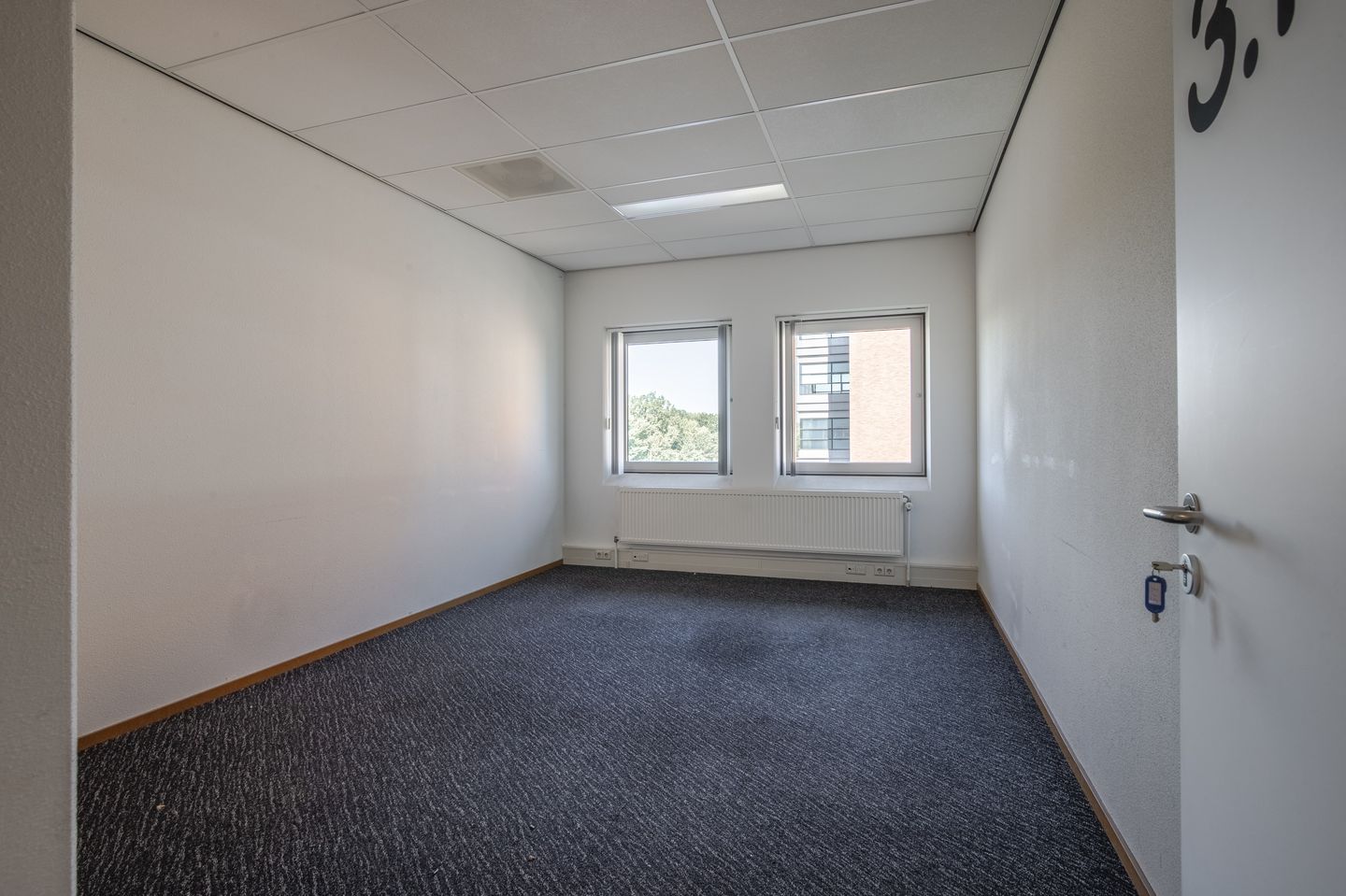 View photo 4 of Mr E.N. van Kleffensstraat 6
