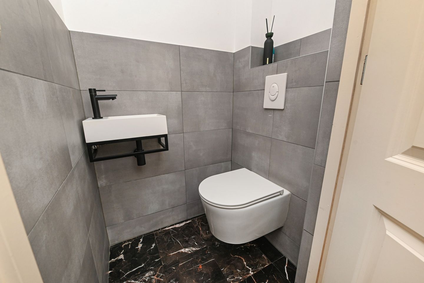 Photo 14 of De Constant Rebecquestraat 22