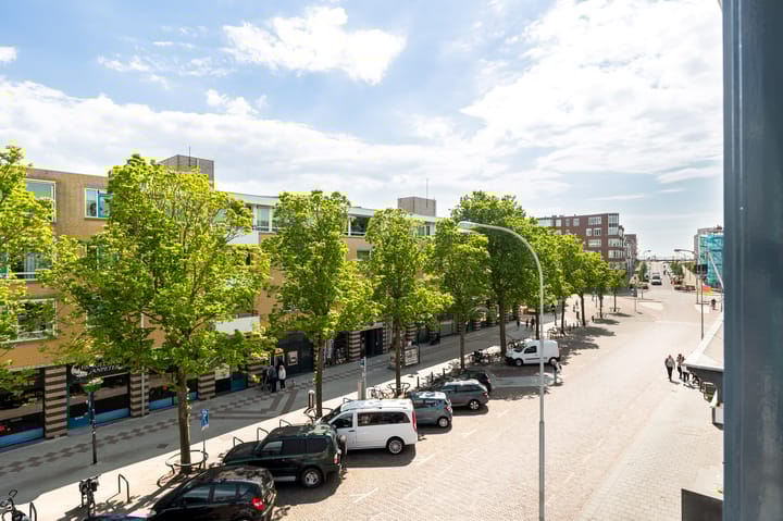 Photo 11 of Coosje Buskenstraat 157