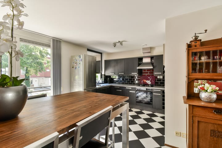 Photo 16 of Jan Meertensstraat 42