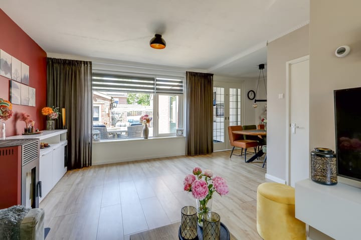 Photo 16 of Van Nispenstraat 36