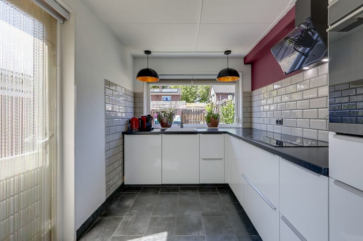 Photo 21 of Van Nispenstraat 36