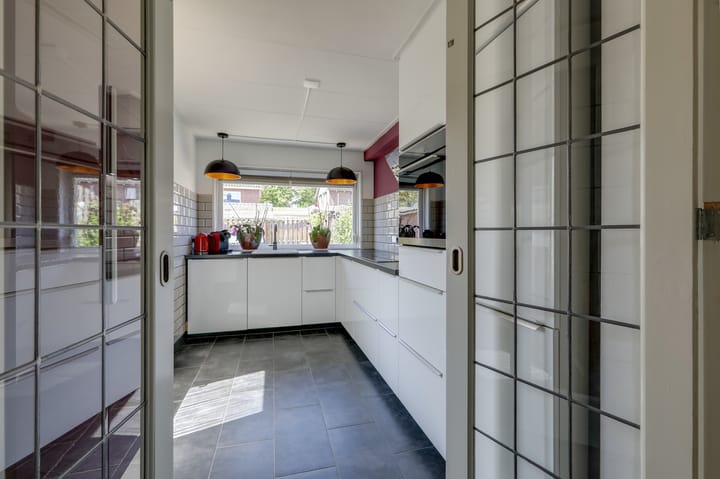 Photo 19 of Van Nispenstraat 36