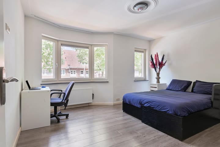 Photo 22 of Zeelsterstraat 83