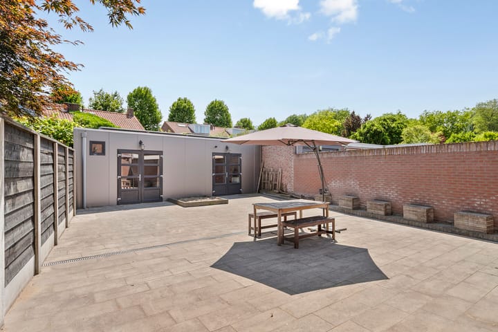 Photo 35 of Zeelsterstraat 83