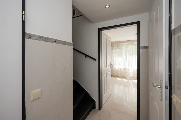 Photo 14 of Burgemeester Van Leeuwenlaan 190