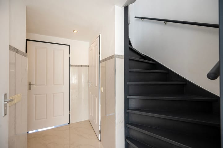 Photo 22 of Burgemeester Van Leeuwenlaan 190