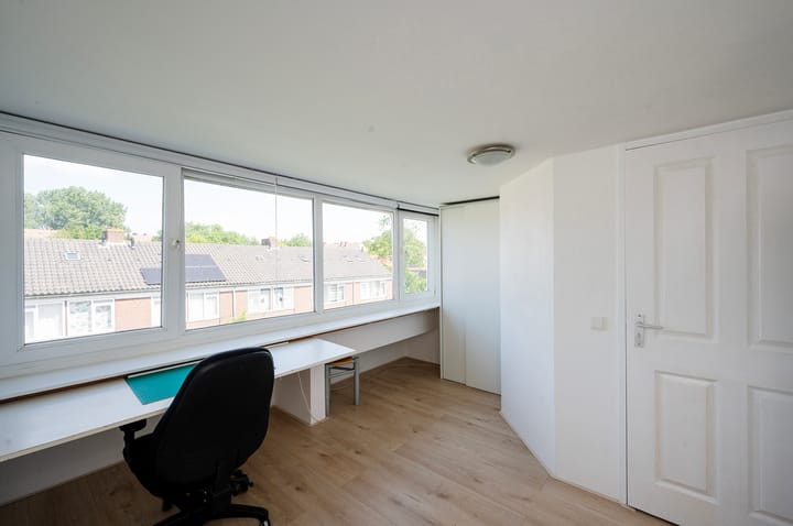 Photo 24 of Burgemeester Van Leeuwenlaan 190