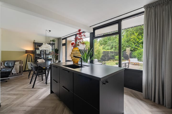 Foto 25 van Kaspischestraat 8