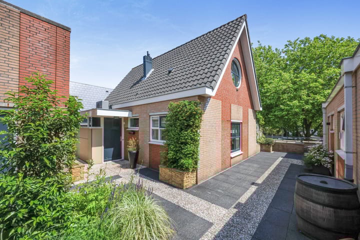 Foto 2 van Van Aostastraat 13