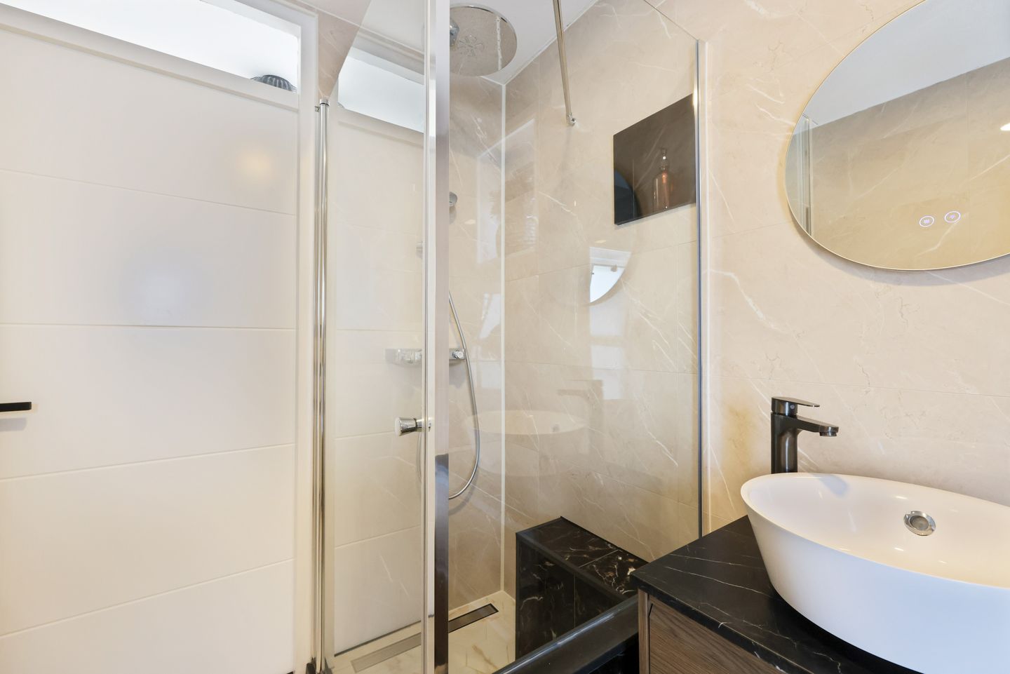 Foto 14 van Van Aostastraat 13