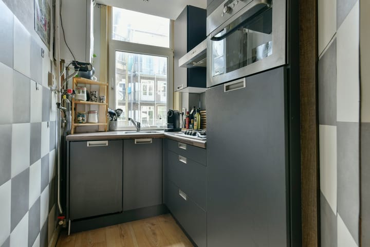 Photo 9 of Balboastraat 19-1