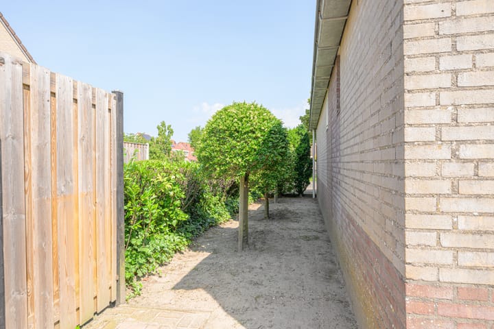 Foto 12 van Jan van der Benstraat 28