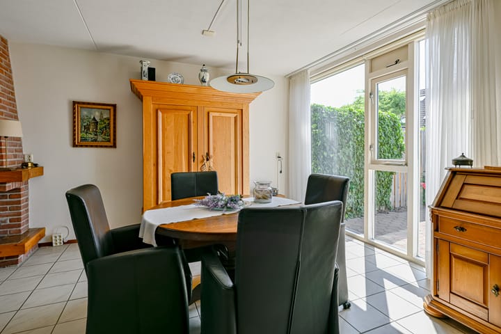 Foto 17 van Jan van der Benstraat 28