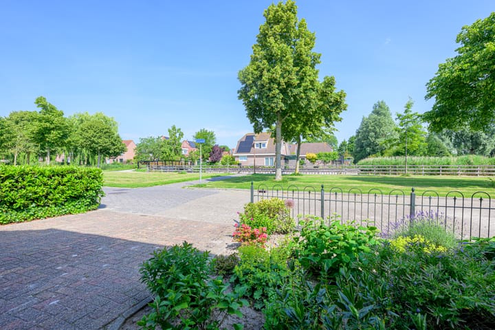 Foto 32 van Jan van der Benstraat 28