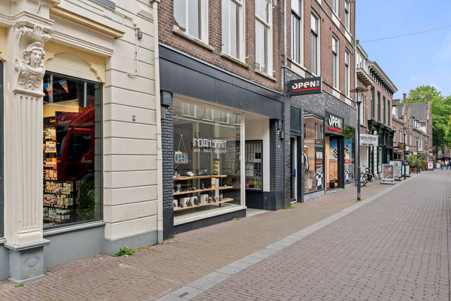View photo 2 of Hoogstraat 28