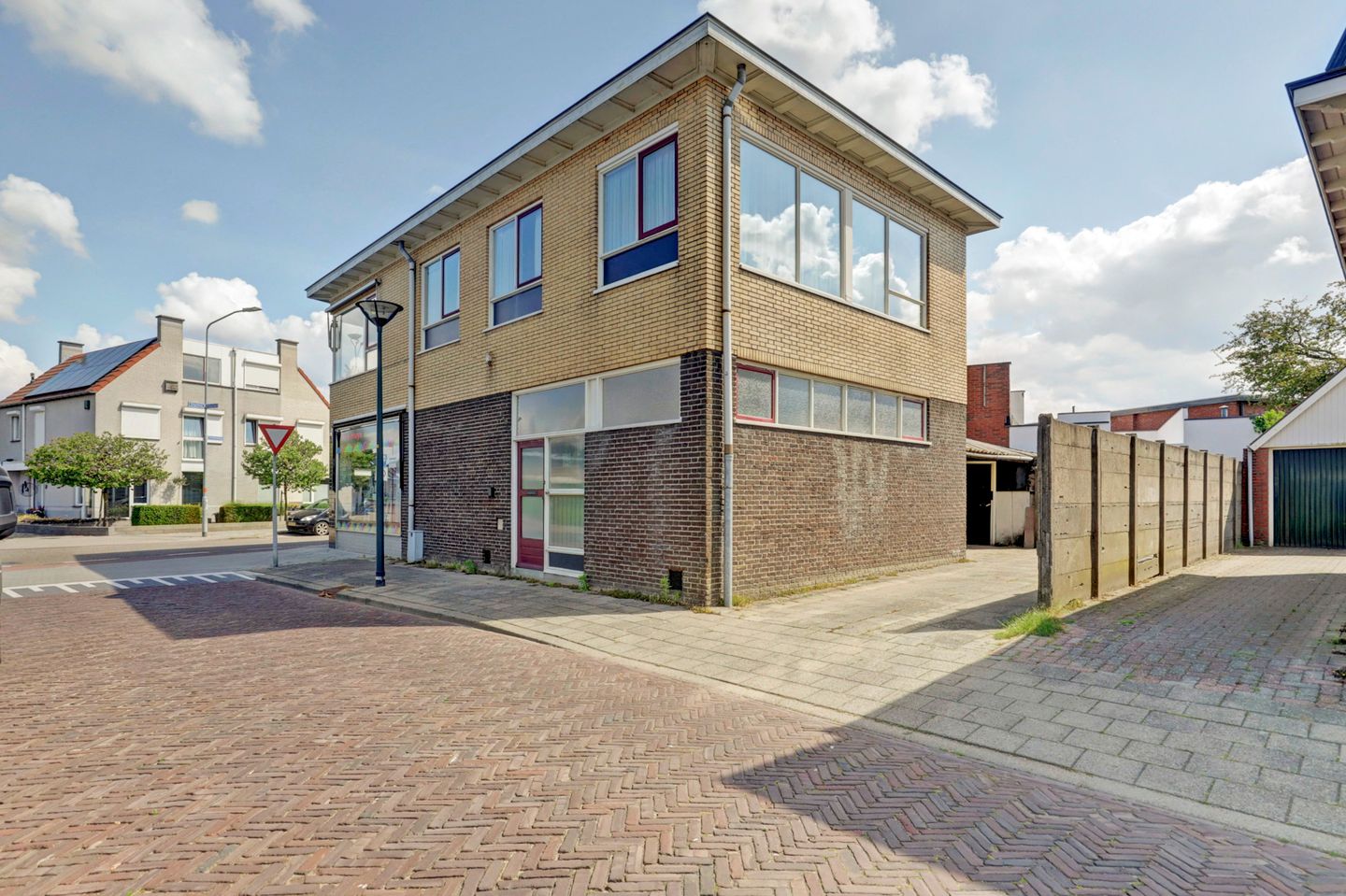 View photo 3 of Vredenseweg 12-a
