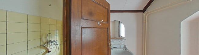 Slaapkamer met toegang tot doucheruimte