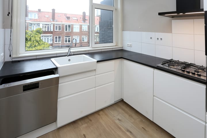 Photo 12 of Brinckerinckstraat 32