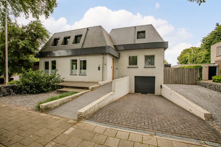 Photo 5 of Jutta van Nassaulaan 8