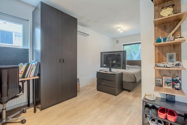 Photo 15 of Jutta van Nassaulaan 8