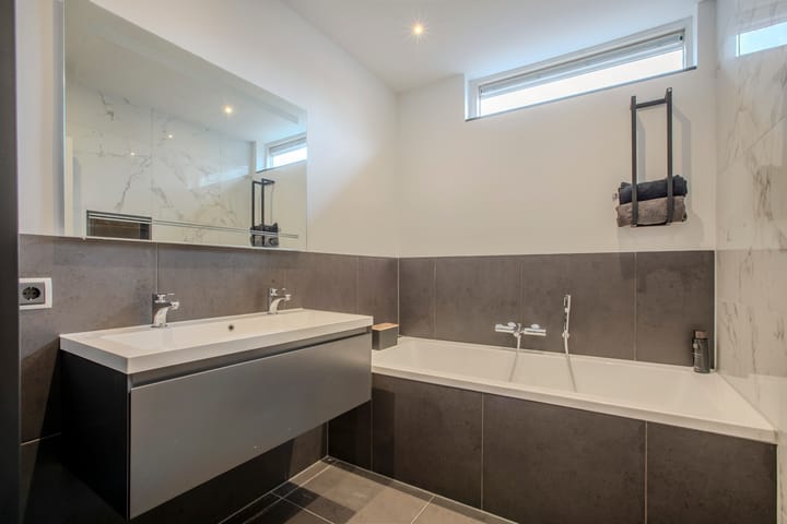 Photo 23 of Jutta van Nassaulaan 8