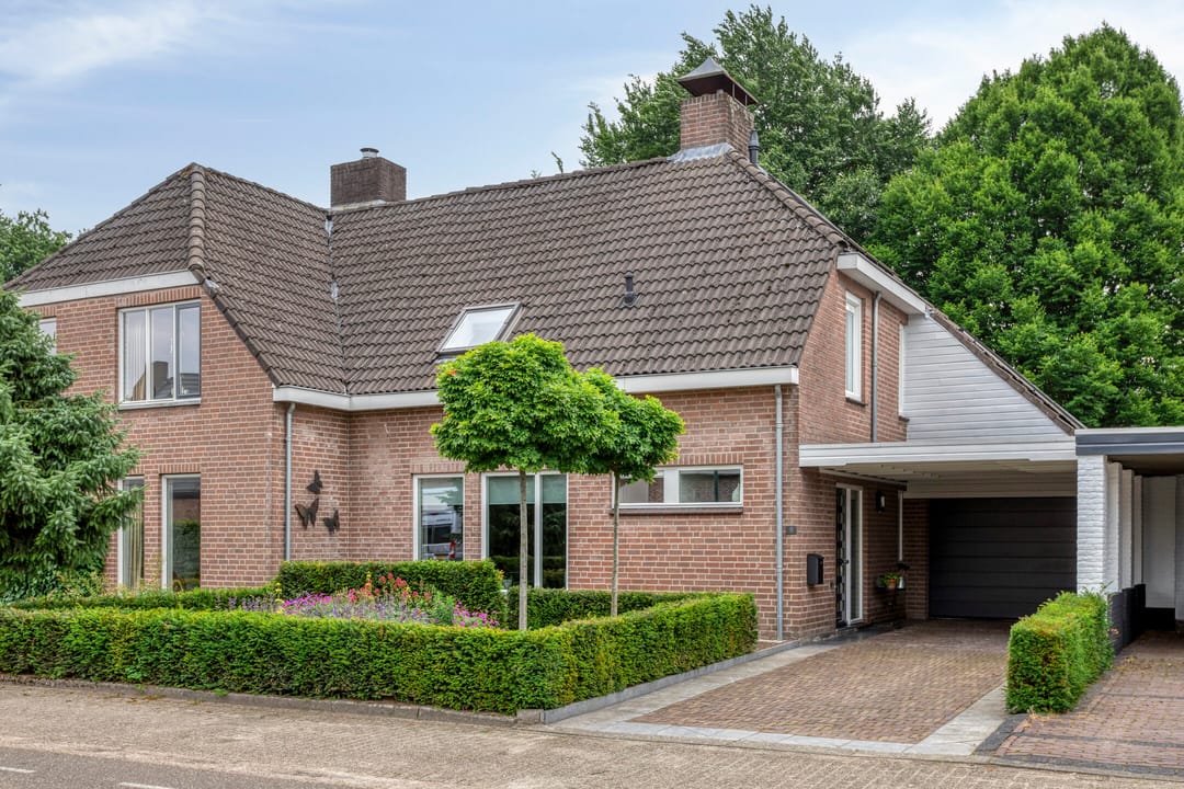 Photo 1 of van Beverwijkstraat 8