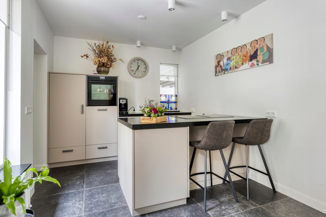 Photo 16 of van Beverwijkstraat 8