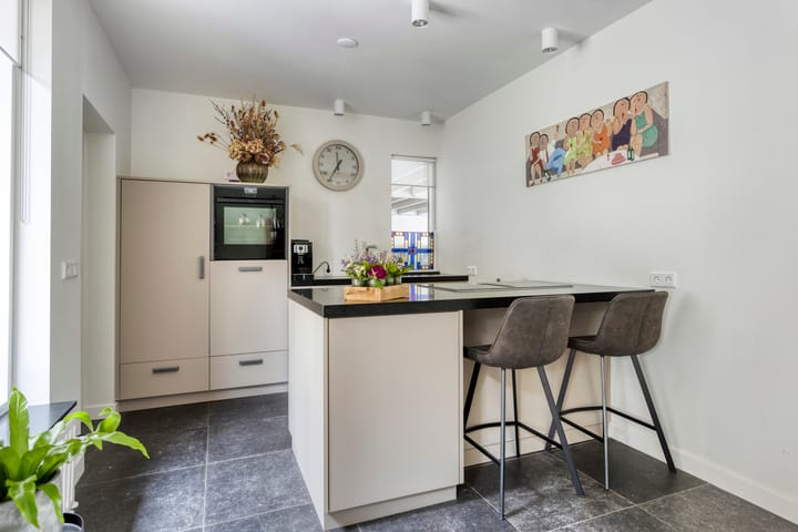 Foto 16 van van Beverwijkstraat 8