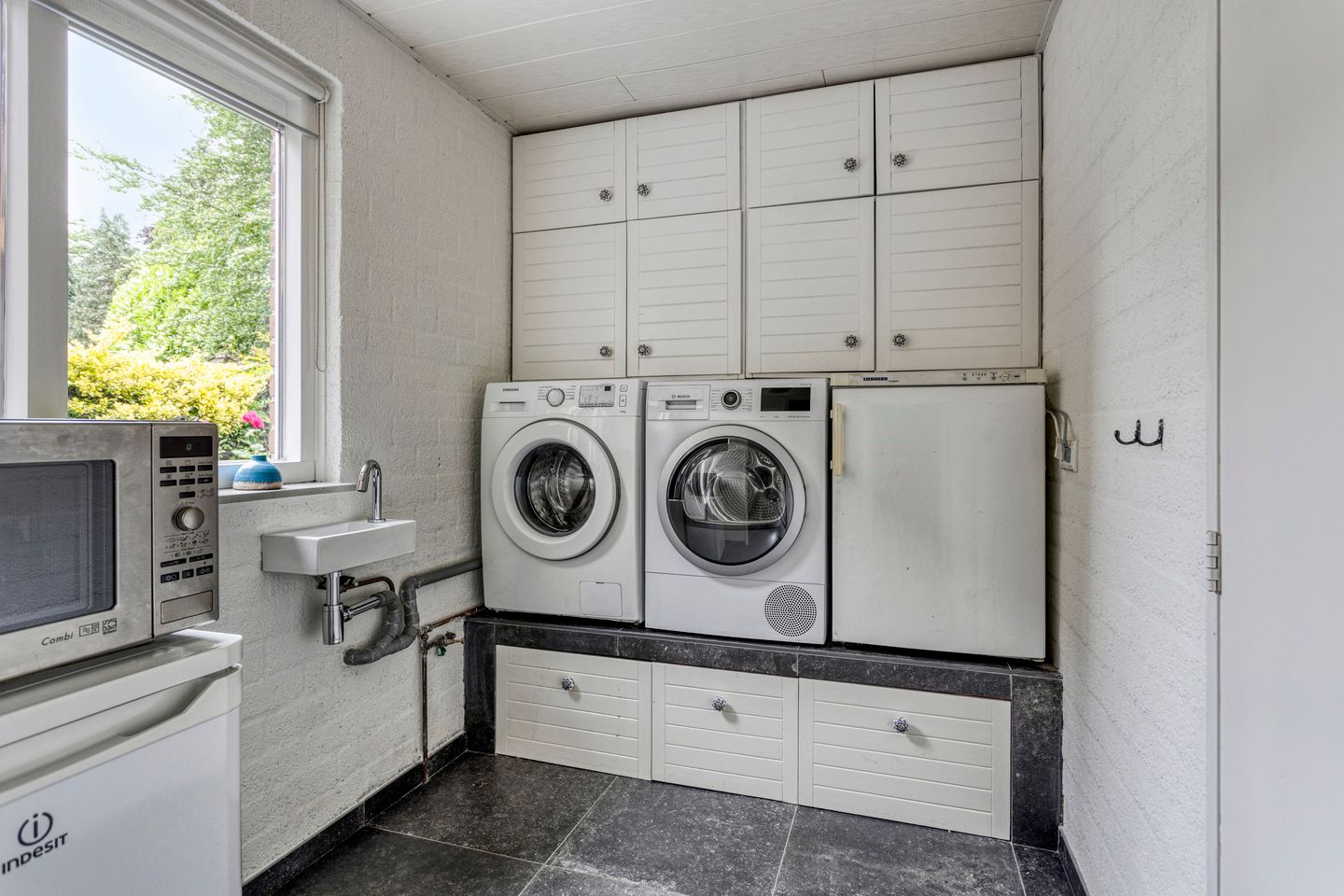 Photo 19 of van Beverwijkstraat 8