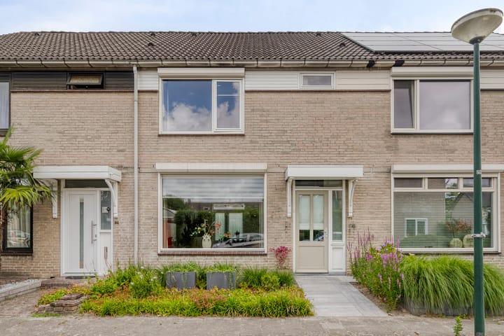 Foto 2 van Deken van den Heuvelstraat 96