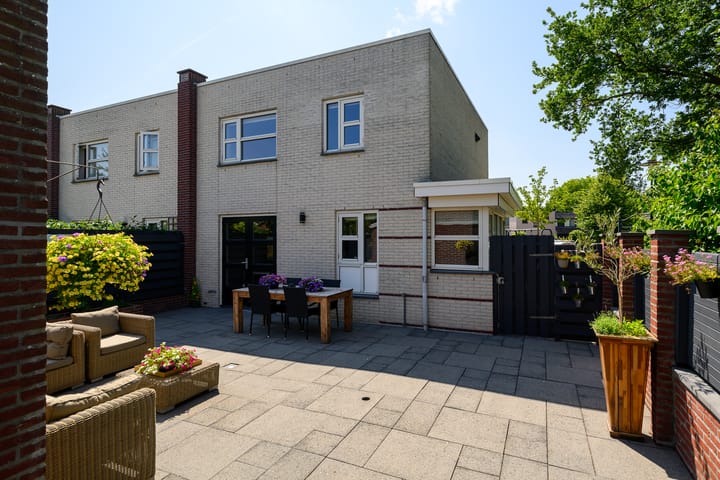 Foto 19 van Jan Olierookstraat 65