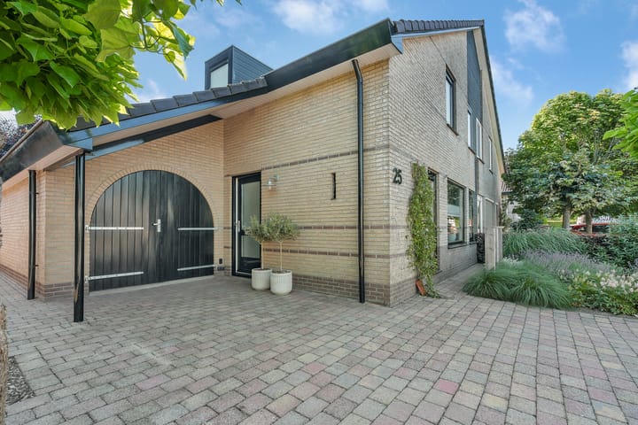 Photo 37 of Bottelroos 25