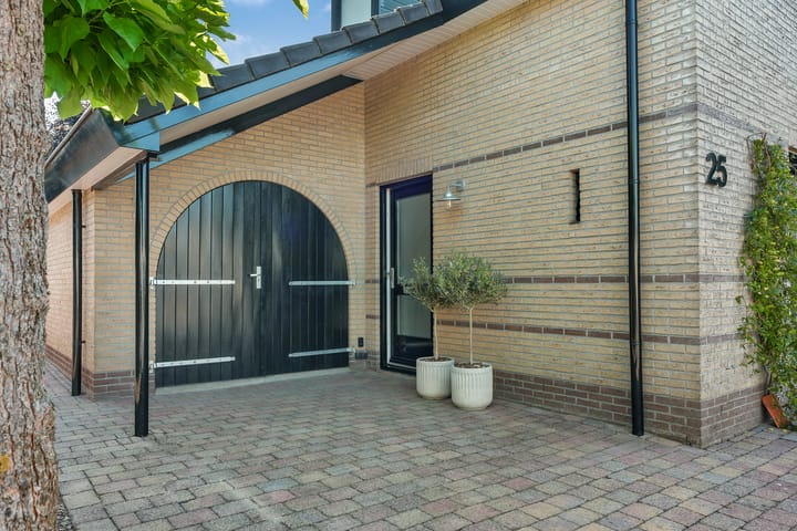 Photo 38 of Bottelroos 25