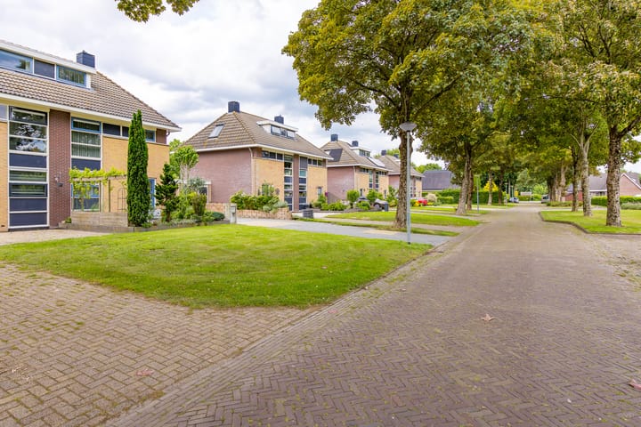 Photo 4 of Middenlaan 119