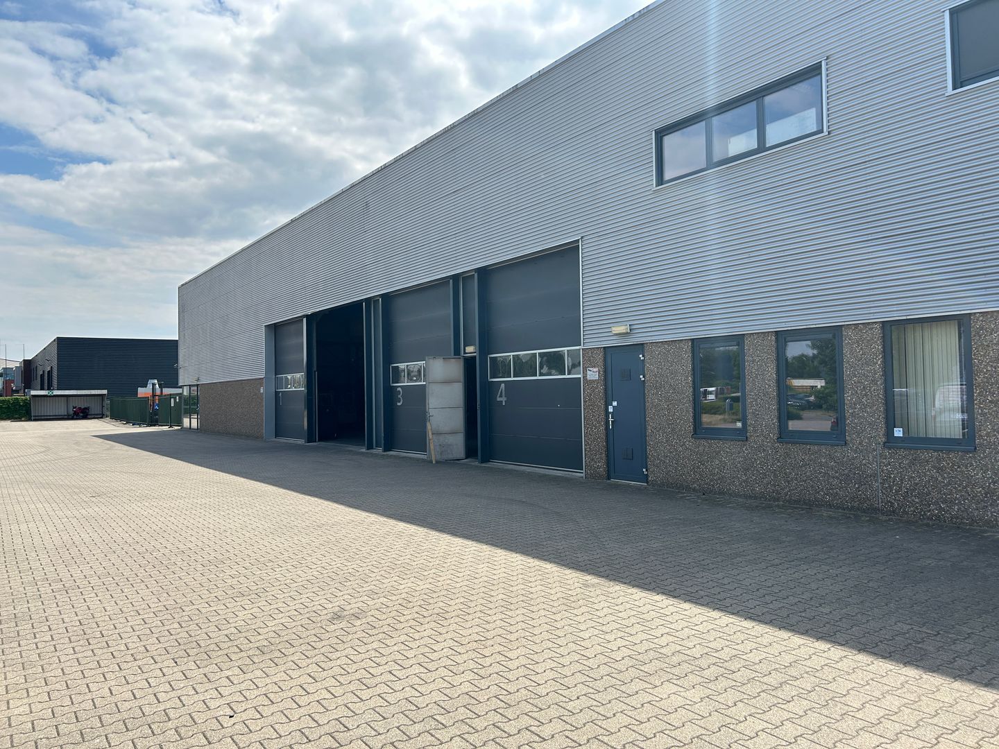 View photo 3 of Logistiekweg 4