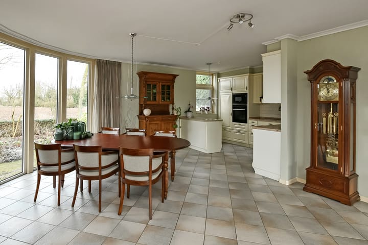 Foto 12 van Marga Klompélaan 34