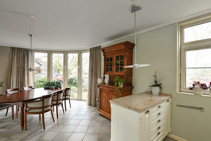 Foto 14 van Marga Klompélaan 34