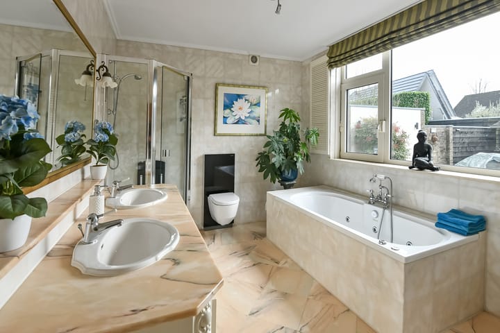 Foto 21 van Marga Klompélaan 34