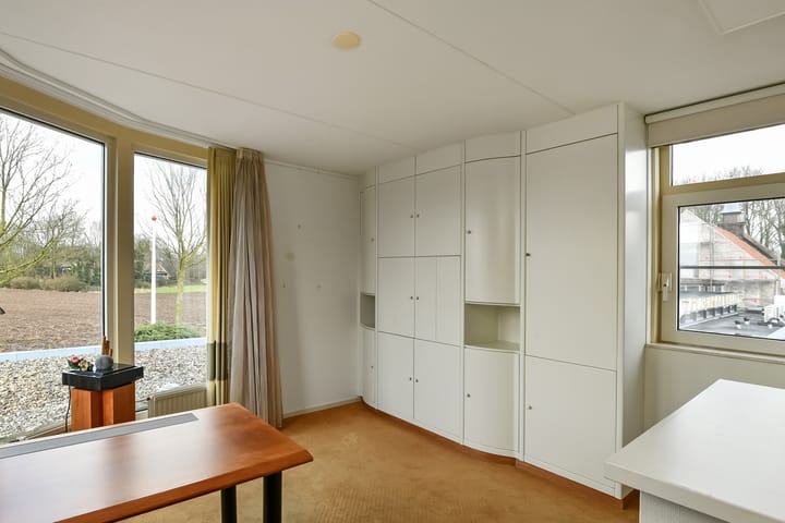 Foto 32 van Marga Klompélaan 34